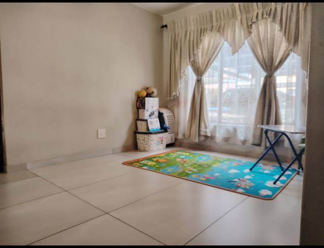 2 BEDROOM TOWNHOUSE FOR SALE IN VORNA VALLEY